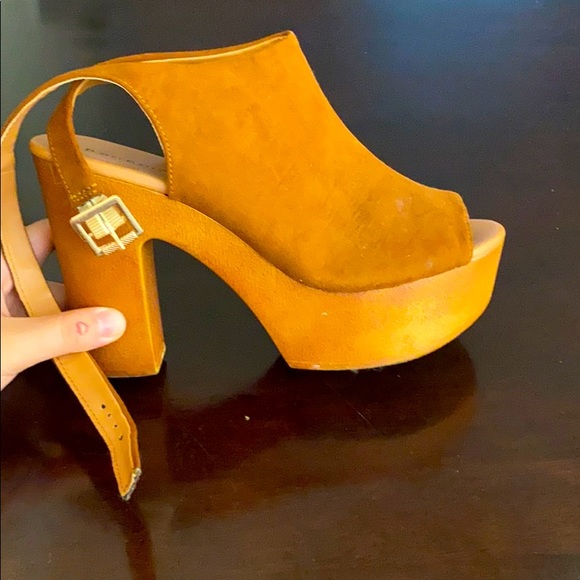 Shoes - Picture 3 of 4